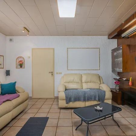 House Nika With Pool And Jacuzzi Linardici