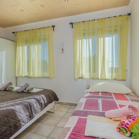 House Nika With Pool And Jacuzzi * Linardici