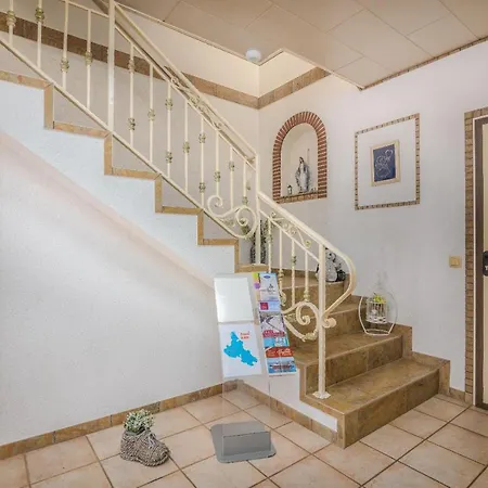 Holiday home House Nika With Pool And Jacuzzi